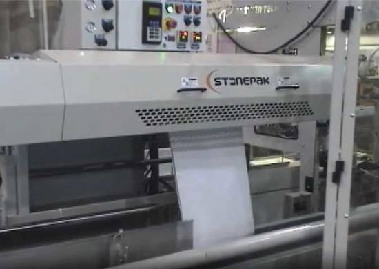 Pinch bottom bag closer in manufacturing plant