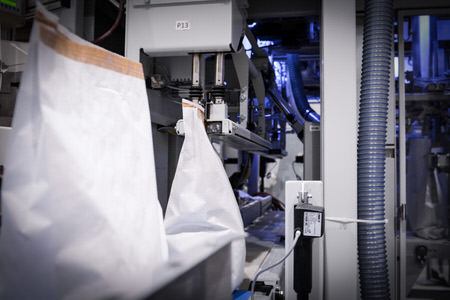 blog_baggingcorrosivematerialsefficiently_image2 bagging premier tech