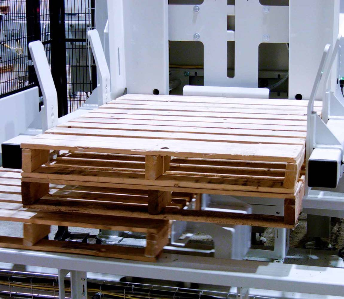 Robotic palletizing - pallet distributor