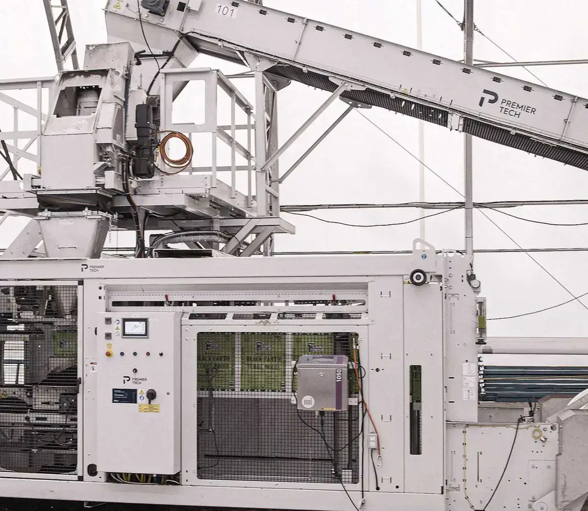 A form, fill, and seal machine with a volumetric feeder on top