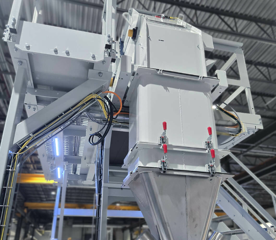 Manual bagger with volumetric feeder