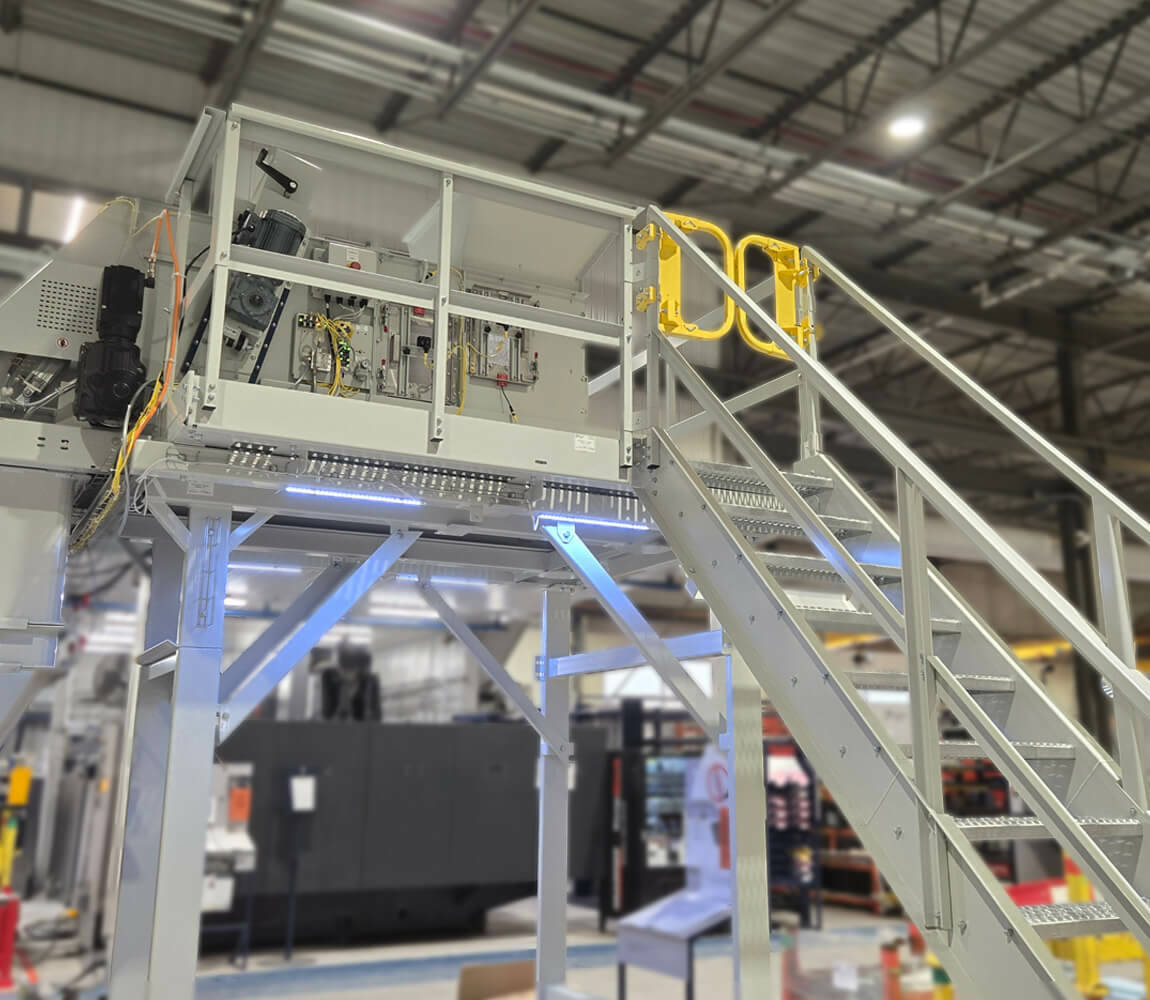 Heavy duty manual bagger with volumetric feeder