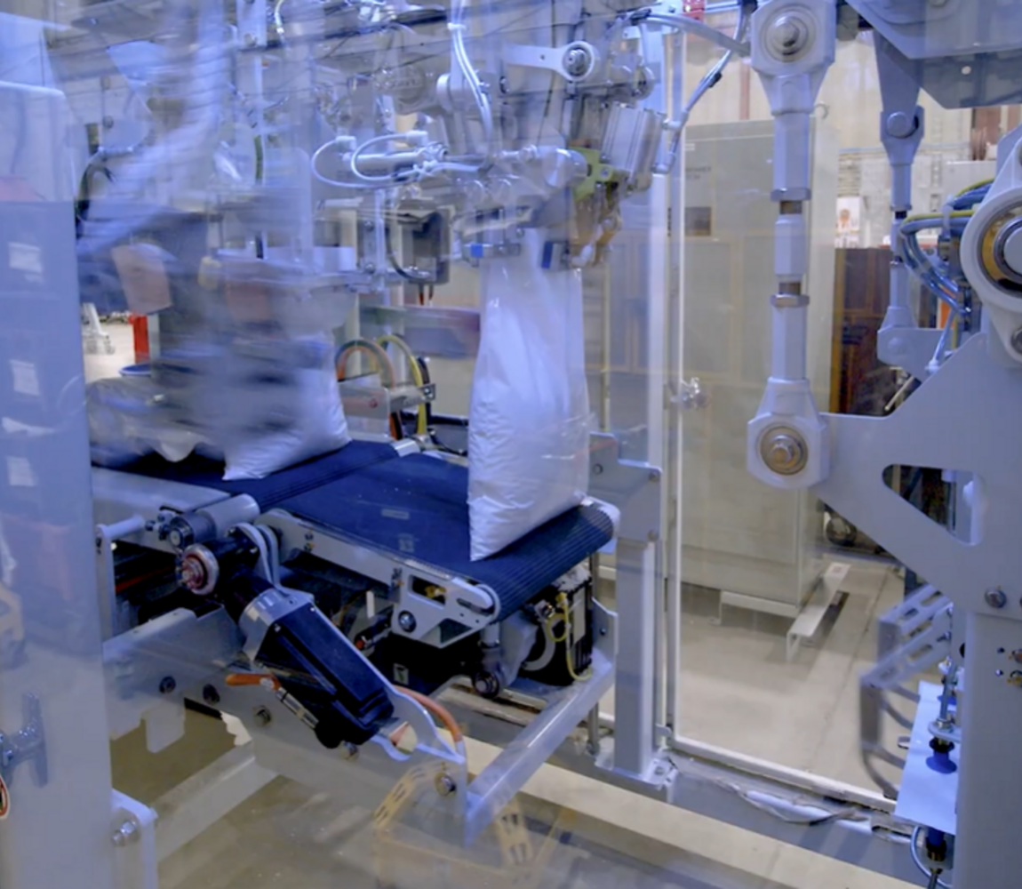 OMI Series open mouth bagger with integrated sealer