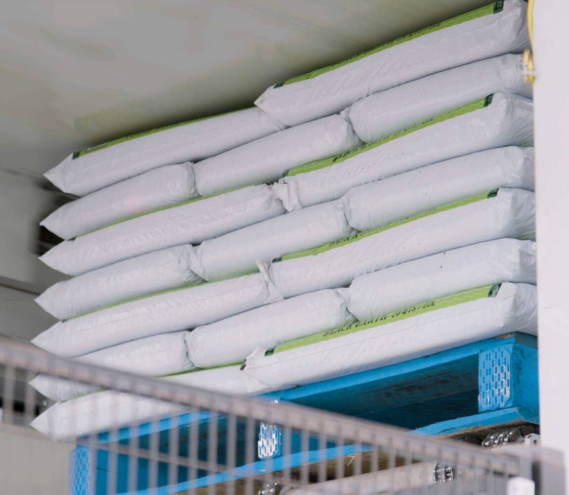 conventional-palletizer-APH-1210-gallery-video-thumbnail Conventional bag palletizer - stacked pallet