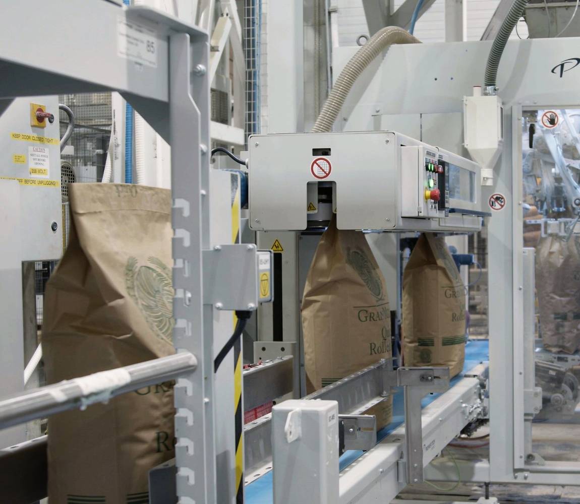 High-speed bagging machine