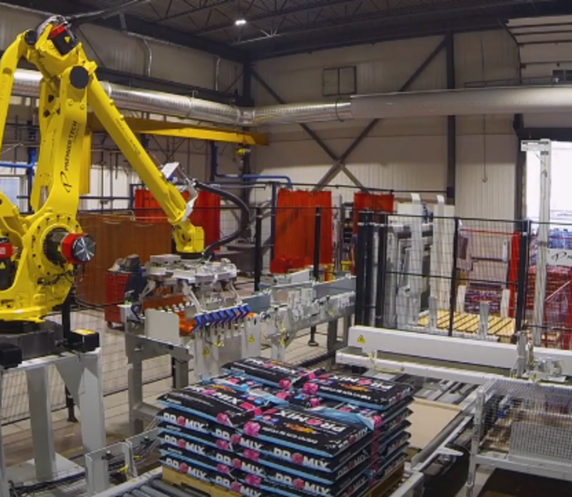 robotic-bag-palletizer-RPF-4111-video-1-splashimage Robotic palletizer view of palletizing unit