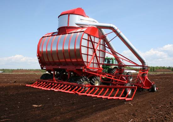 Two-head vacuum peat harvester