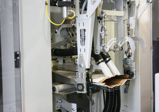 High-speed bagging machine
