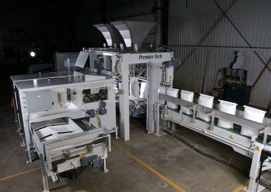 High-speed bagging machine